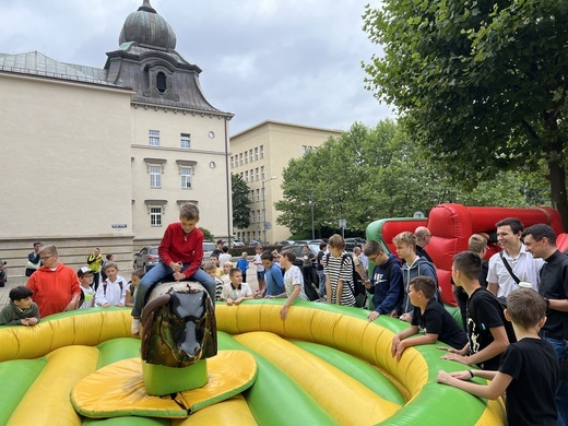 Katowice. Powakacyjne spotkanie ministrantów w katedrze Chrystusa Króla 