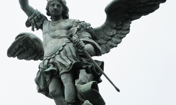 Francja: W imię laickiego państwa statua św. Michała zostanie przesunięta o 13 metrów