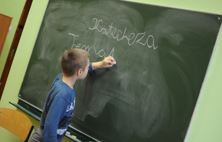 Tarnowski wydział teologiczny zachęca do studiowania teologii i do pracy w szkole.