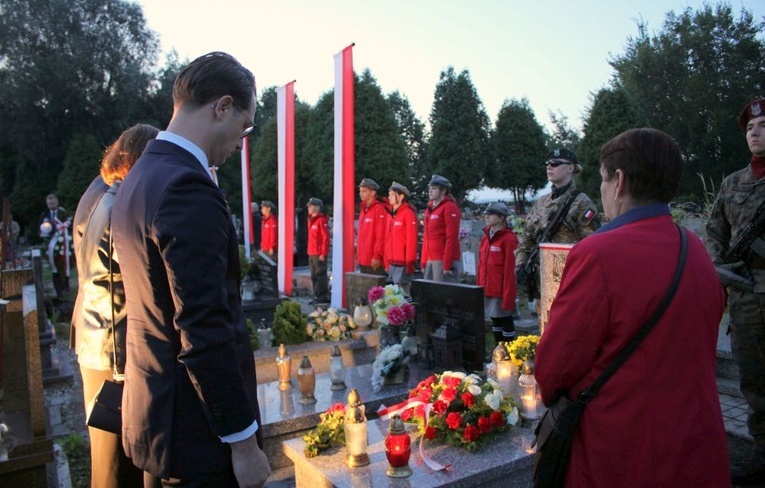 Alert przy grobach westerplatczyków