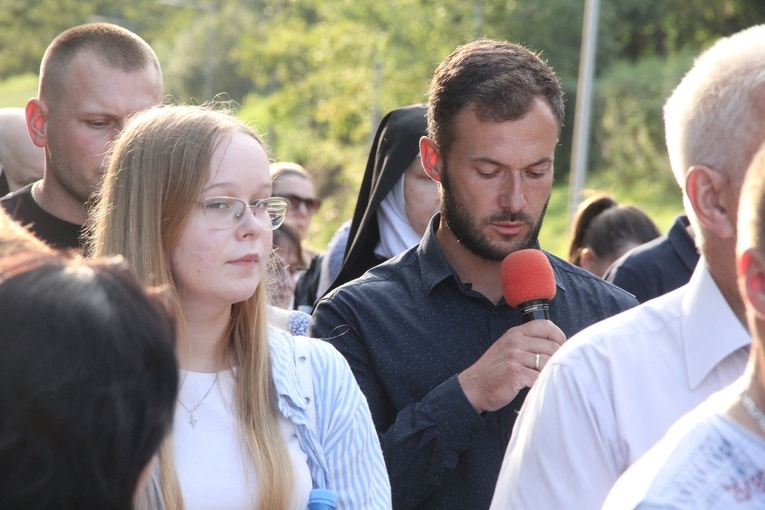 Wielogłowy. Droga Krzyżowa na Górę Kożuch