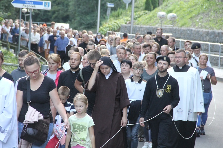 Wielogłowy. Droga Krzyżowa na Górę Kożuch