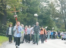 Od rana zmierzają na uroczystości do Matki Bożej Kębelskiej.