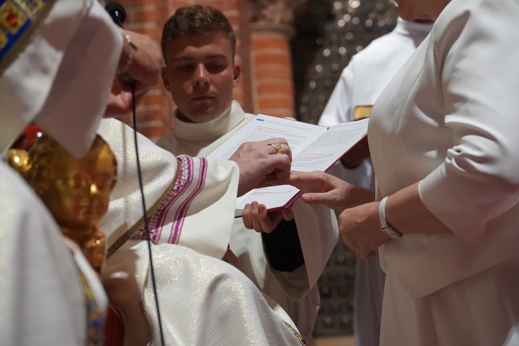 Konsekracja dziewicy i błogosławieństwo wdów w katedrze wrocławskiej