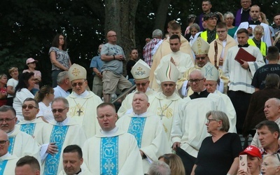 Uroczystościom przewodniczył bp Stanisław Dowlaszewicz, któremu towarzyszyli biskupi lubelscy.