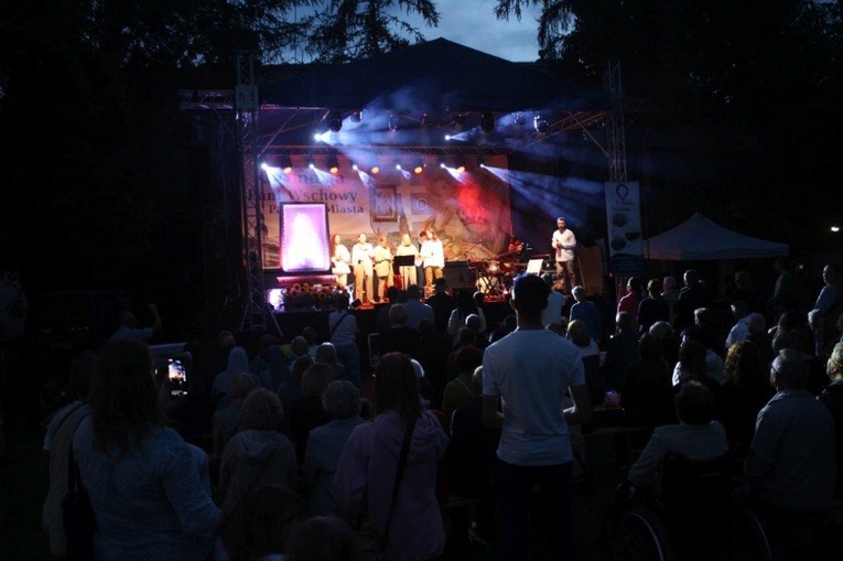 Modlitwa i koncert na roozpoczęcie odpustu Matki Bożej Pocieszenia