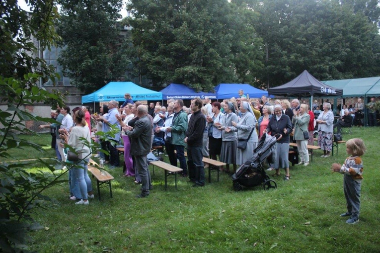 Modlitwa i koncert na roozpoczęcie odpustu Matki Bożej Pocieszenia
