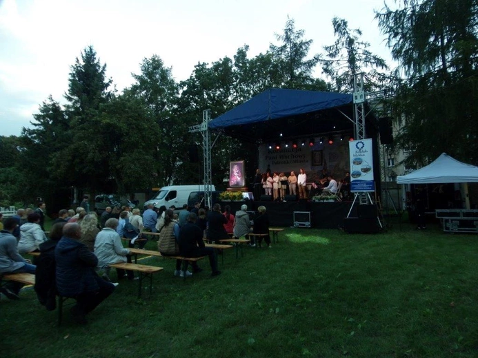 Modlitwa i koncert na roozpoczęcie odpustu Matki Bożej Pocieszenia