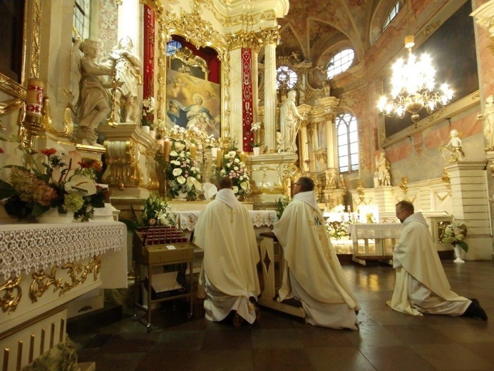 Modlitwa i koncert na roozpoczęcie odpustu Matki Bożej Pocieszenia