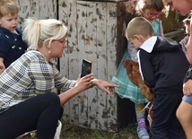 Rodzinna zabawa w ogrodzie hospicjum w Sopocie