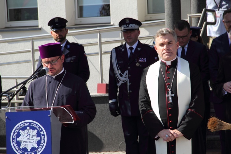 Błogosławieństwo sztandaru policji w Świdwinie