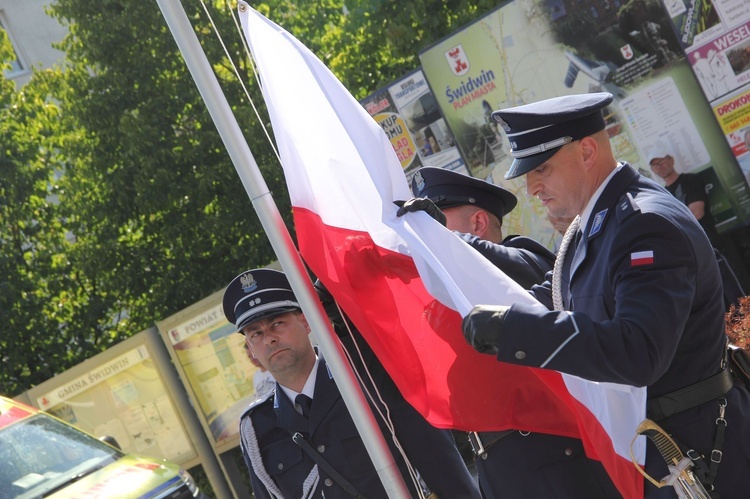 Błogosławieństwo sztandaru policji w Świdwinie