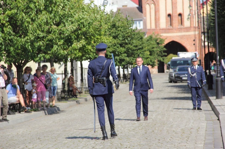 Błogosławieństwo sztandaru policji w Świdwinie