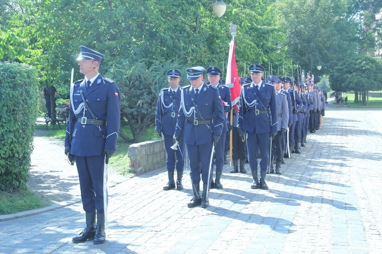 Błogosławieństwo sztandaru policji w Świdwinie