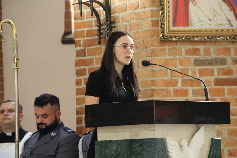 Błogosławieństwo sztandaru policji w Świdwinie