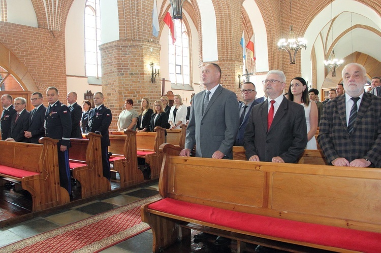 Błogosławieństwo sztandaru policji w Świdwinie