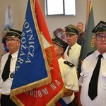 Męskie świadectwo z różańcem w ręku na ulicach Międzyrzecza