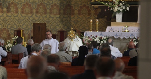 Nadzwyczajni szafarze Komunii Świętej