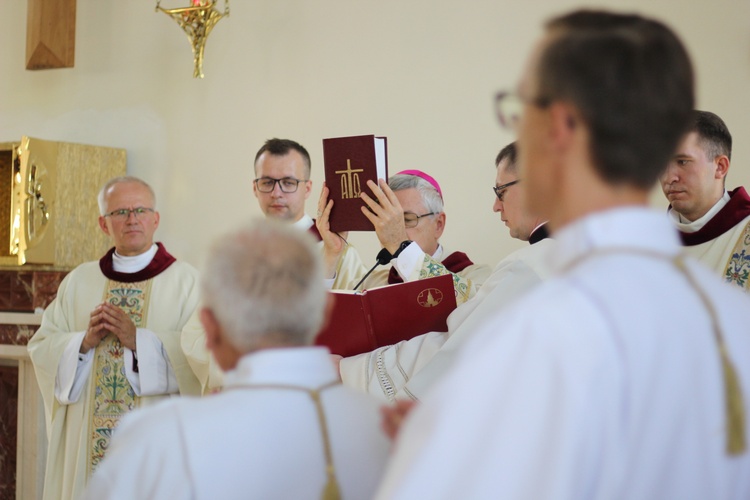 Poświęcenie nowej świątyni w Lubinie