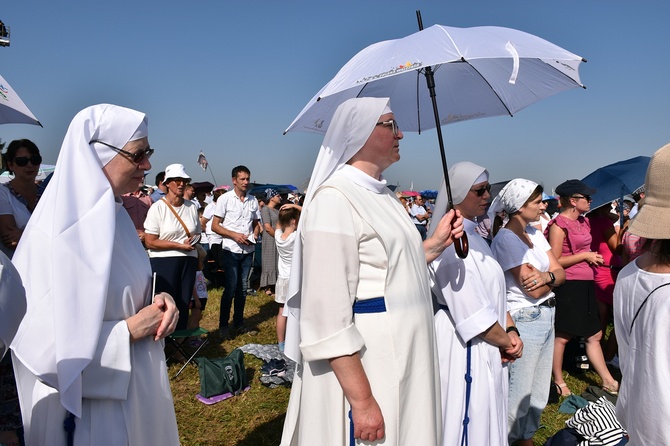 Beatyfikacja rodziny Ulmów w Markowej - pielgrzymi z całej Polski na Mszy św.