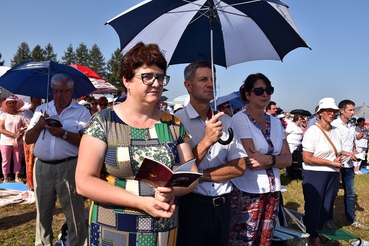 Beatyfikacja rodziny Ulmów w Markowej - pielgrzymi z całej Polski na Mszy św.