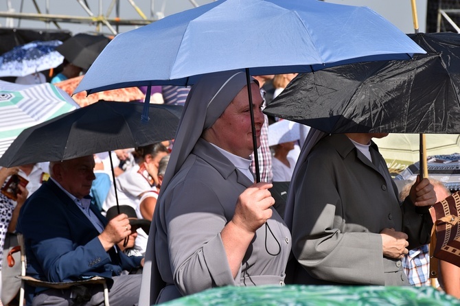 Beatyfikacja rodziny Ulmów w Markowej - pielgrzymi z całej Polski na Mszy św.