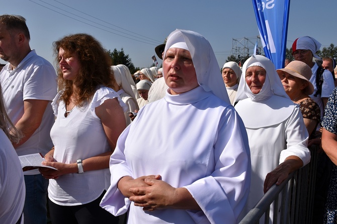 Beatyfikacja rodziny Ulmów w Markowej - pielgrzymi z całej Polski na Mszy św.