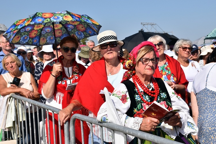 Beatyfikacja rodziny Ulmów w Markowej - pielgrzymi z całej Polski na Mszy św.