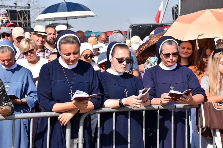 Beatyfikacja rodziny Ulmów w Markowej - pielgrzymi z całej Polski na Mszy św.