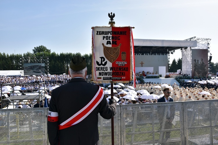 Beatyfikacja rodziny Ulmów w Markowej - pielgrzymi z całej Polski na Mszy św.