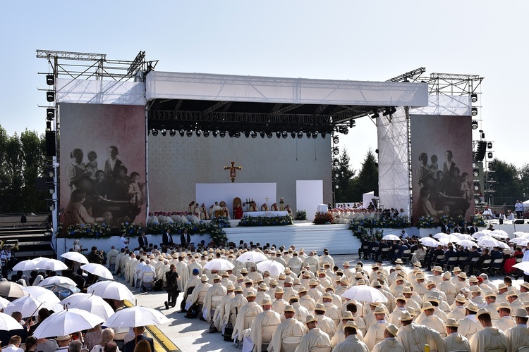 Beatyfikacja rodziny Ulmów w Markowej - pielgrzymi z całej Polski na Mszy św.