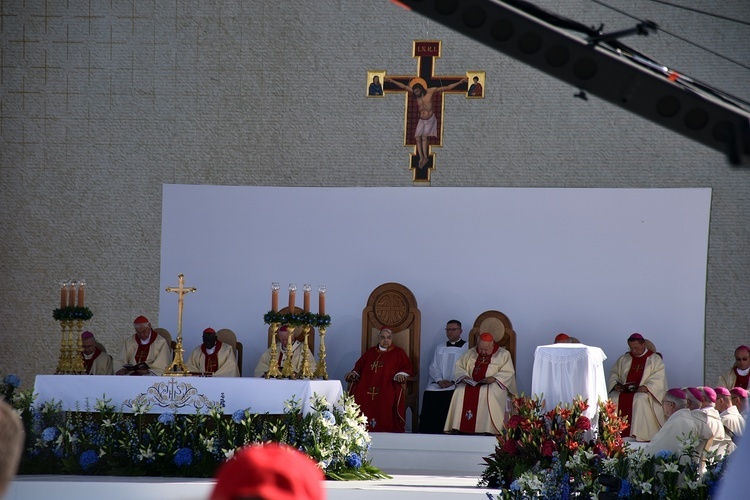 Beatyfikacja rodziny Ulmów w Markowej - pielgrzymi z całej Polski na Mszy św.