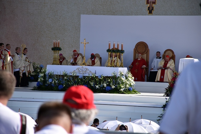 Beatyfikacja rodziny Ulmów w Markowej - pielgrzymi z całej Polski na Mszy św.