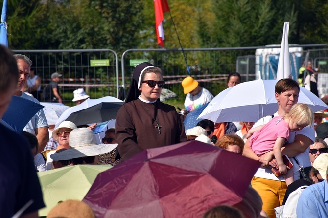 Beatyfikacja rodziny Ulmów w Markowej - pielgrzymi z całej Polski na Mszy św.