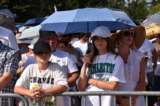 Beatyfikacja rodziny Ulmów w Markowej - pielgrzymi z całej Polski na Mszy św.