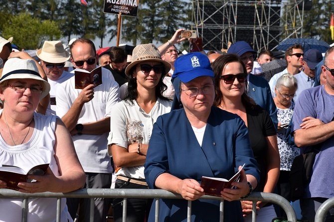 Beatyfikacja rodziny Ulmów w Markowej - pielgrzymi z całej Polski na Mszy św.