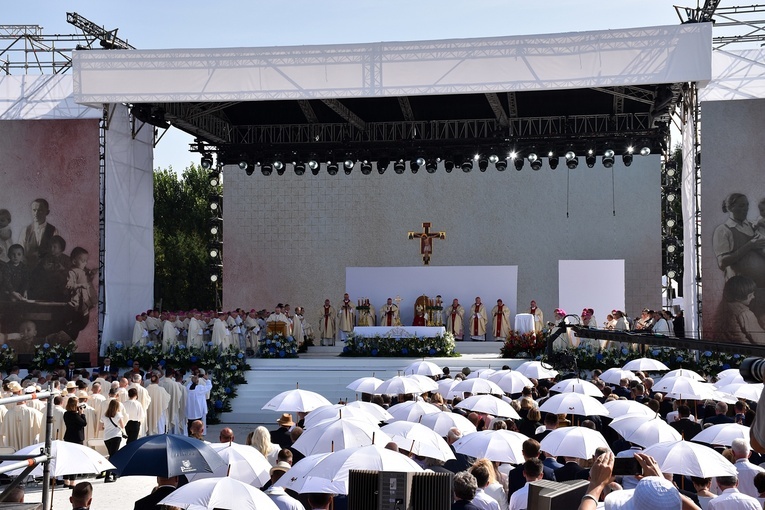 Beatyfikacja rodziny Ulmów w Markowej - pielgrzymi z całej Polski na Mszy św.