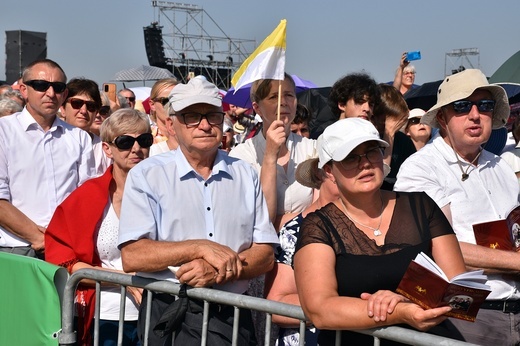 Beatyfikacja rodziny Ulmów w Markowej - pielgrzymi z całej Polski na Mszy św.