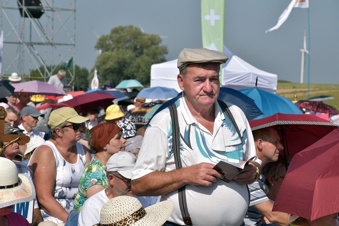 Beatyfikacja rodziny Ulmów w Markowej - pielgrzymi z całej Polski na Mszy św.