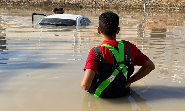 Libia. Co najmniej 2300 osób zginęło w powodzi w Dernie, 7 tysięcy rannych