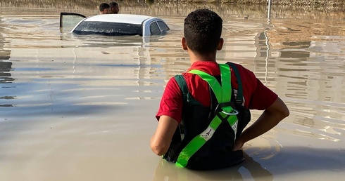 Libia. Co najmniej 2300 osób zginęło w powodzi w Dernie, 7 tysięcy rannych