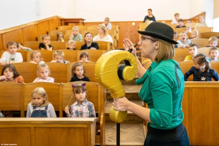 Nauka jest fascynująca, nawet w młodym wieku.