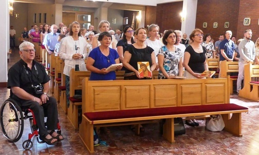 Uczestniczki rekolekcji podczas wieńczącej je Mszy Świętej.