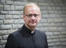 Ks. Wojciech Węgrzyniak o synodalności