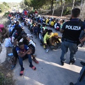 Lampedusa: kryzys humanitarny narasta