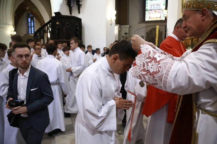 Wręczenie krzyży ceremoniarza