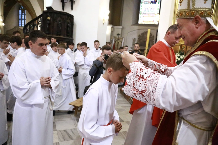 Wręczenie krzyży ceremoniarza