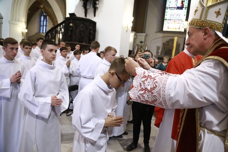 Wręczenie krzyży ceremoniarza