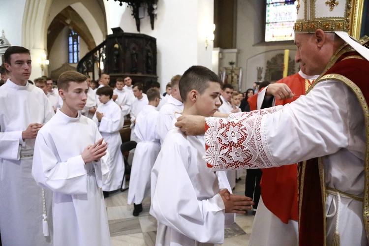 Wręczenie krzyży ceremoniarza