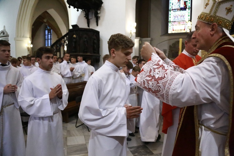 Wręczenie krzyży ceremoniarza